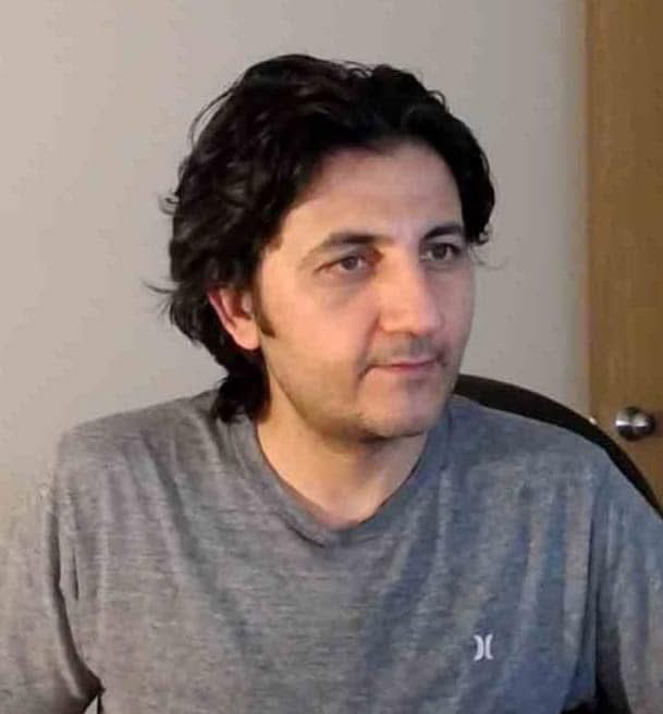 ایموږ پیر مبارک وایې!!🇦🇫👇

چې فیض حمید دې راووست تر کابله مولوي صېب
زموږ به درته هېر نشي هیڅکله مولوي صېب

څوک نشته د حساب خپله هم غل هم محتسب یې
میدان بېخي خالي دی وله وله مولوي صاحب

چې مال د ملک دې یو وړ په لاهور کې دې لیلام کړ
د خپل کاله د خپلو کالو غله مولوي صاحب

د کور مخ