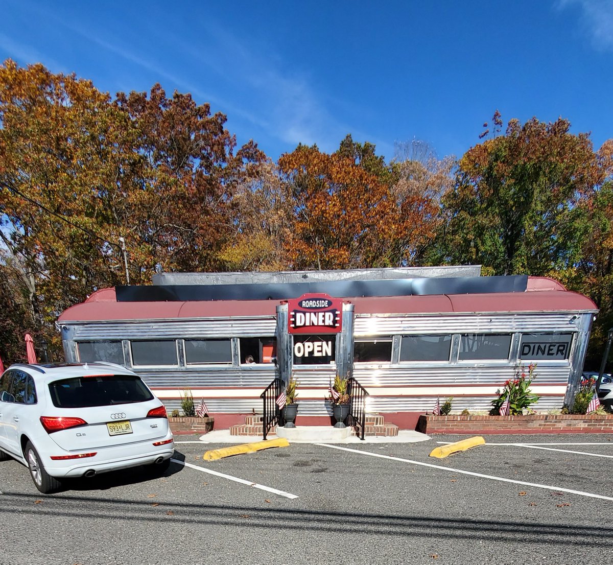 Resurrected! I'd been told that the Roadside (Wall, NJ -- one of my fave diners) was closed, but I passed by and it's back and shined up with new owners. Well, what else could I do but go in and order a Sloppy Joe. Still great!