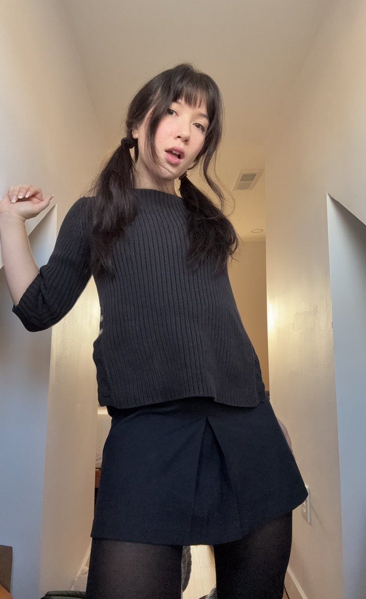 annabella tweet media