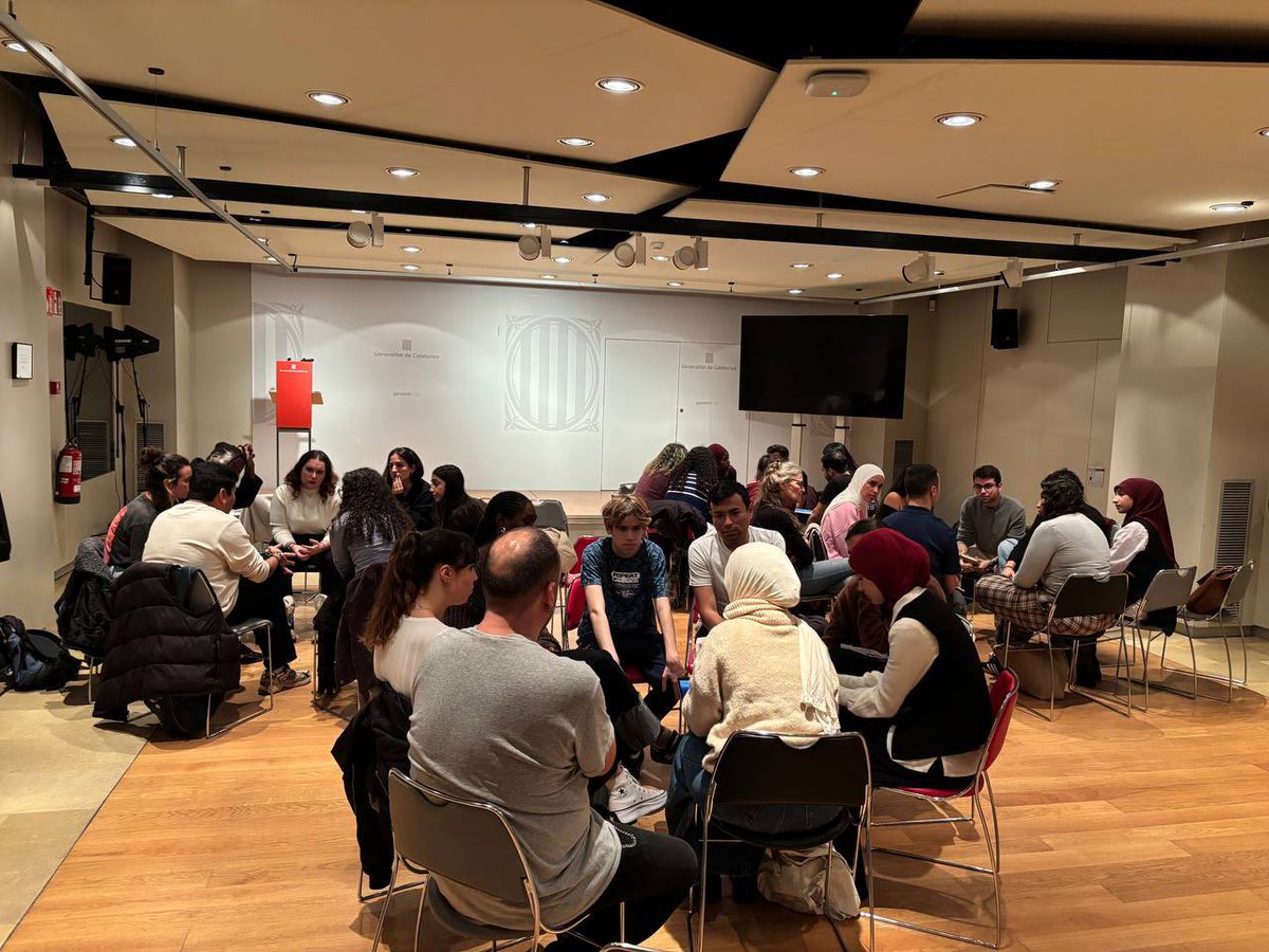 🤝Avancem en el Pacte Nacional contra els Discursos d’Odi amb la participació activa de la joventut. 

El seu lideratge i compromís són essencials per construir una societat més respectuosa, diversa i lliure d’odi.