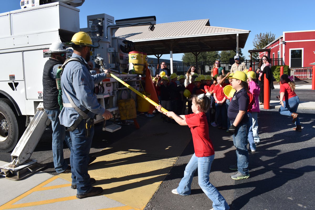 WRECCoop's tweet image. Today at Academy at the Farm Charter School.

WREC employees Josh McCall, Travis Brown, Candice Melton, and Robert Fading from our Trilby office participated in a local Teach-In event, sharing their knowledge and passion with young learners! #wreccoop