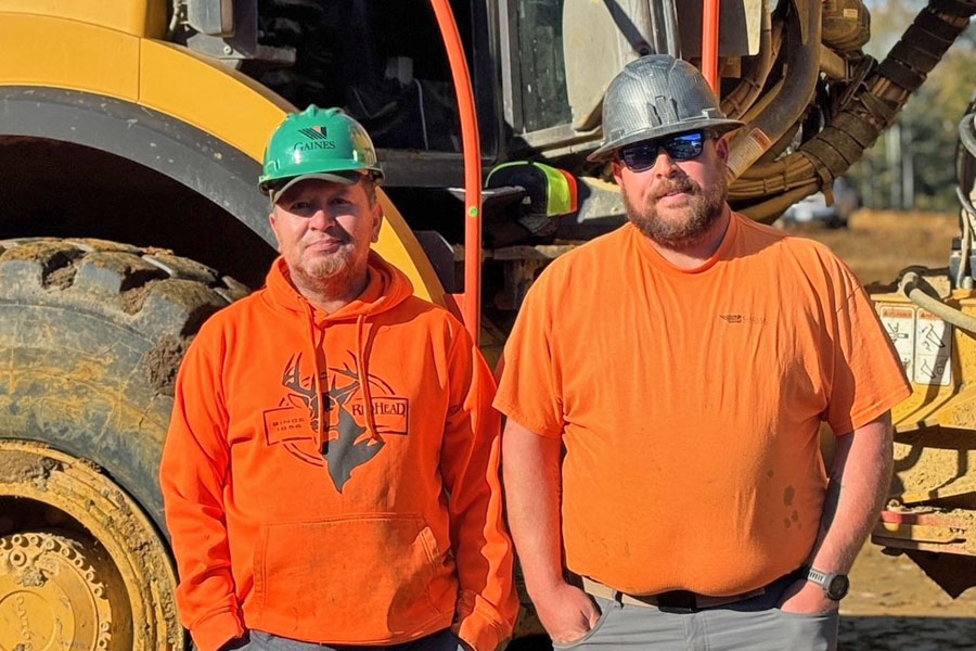 Gaines_and_Co's tweet image. Operator William Aquino was awarded Maryland’s Q3 #SafetyExcellence Achievement Award from Foreman Kenny Smith for thorough attention to detail to improve safety. 🦺 #sitedevelopment #operator #grading

ow.ly/TGwV50XrmrX