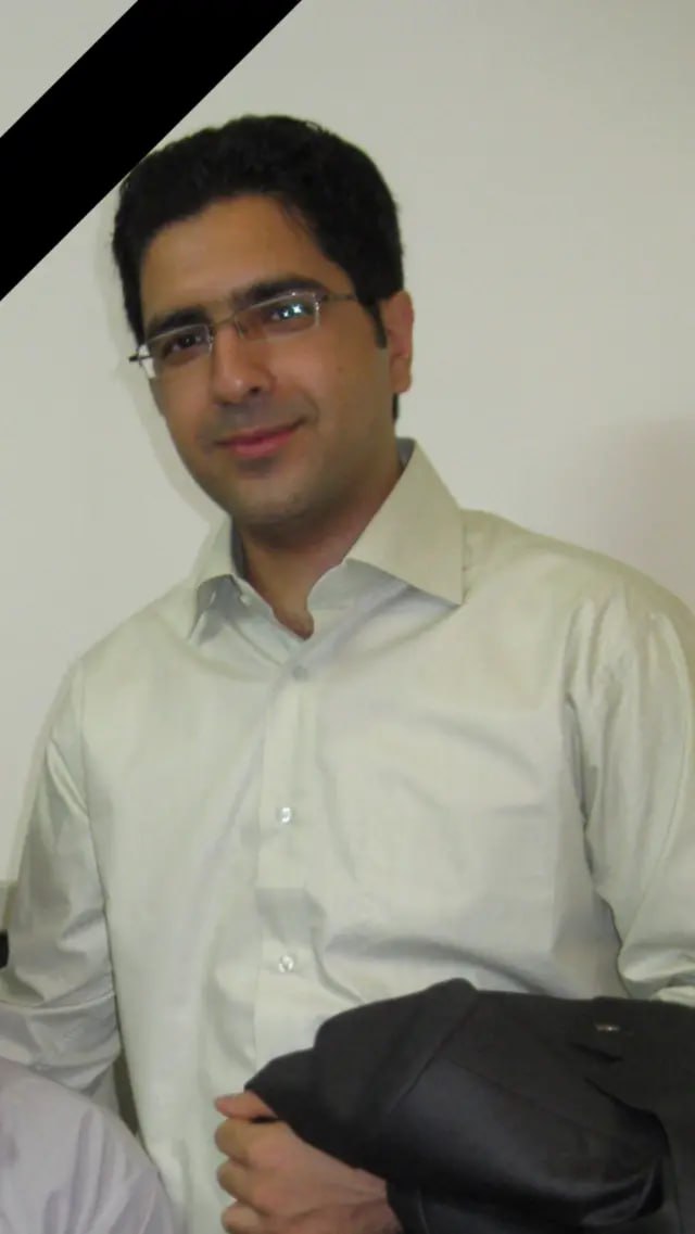 Parchgnulinux's tweet image. در دوسال پیش صابر راستی کردار عزیز، سازنده قلم‌های آزاد وزیر، ساحل و .... آسمانی شد🖤

ما از قلم #وزیرمتن برای نمایش متون فارسی در توزیع پارچ استفاده می‌کنیم.

روحش شاد و راهش پر رهرو باد.

با احترام، تیم توسعه و نگهداری از توزیع پارچ

#پارچ #پارچ_لینوکس