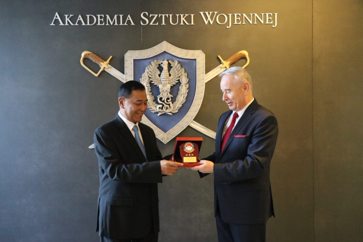 Unhan_RI's tweet image. Rektor Unhan RI Bahas Finalisasi MoU dengan War Studies University... idu.ac.id/berita/rektor-…