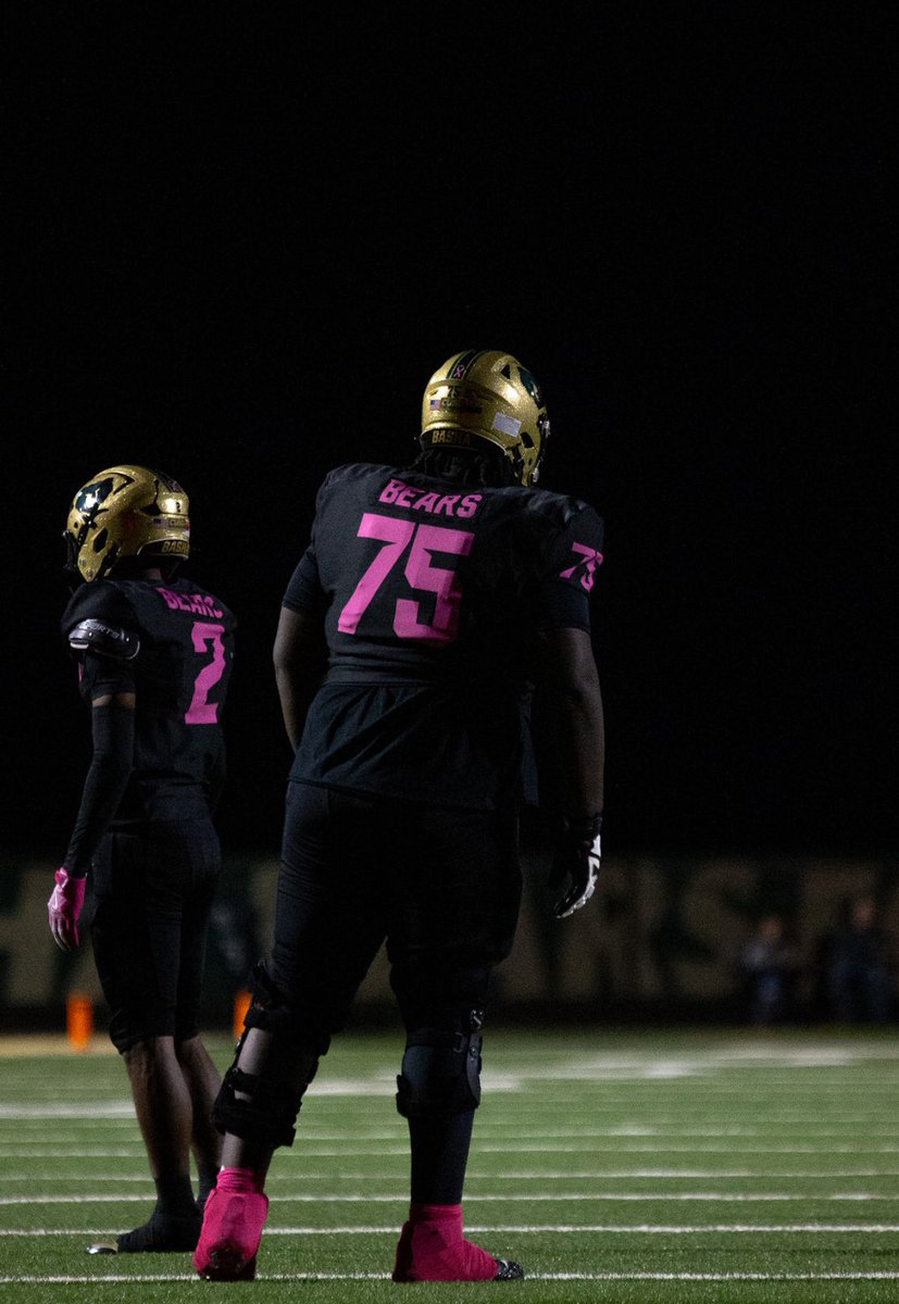 hudl.com/v/2SvLpD
Regular Season highlights! 
7 Games due to Injury.
Offensive Lineman Of the year Finalists!
