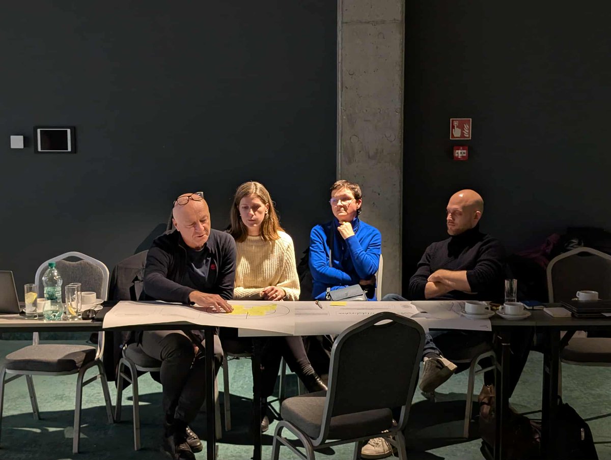 Zakończyliśmy dwudniowe szkolenie z foresightu i tworzenia scenariuszy w <a href="/IZPoznan/">Instytut Zachodni im. Zygmunta Wojciechowskiego</a> .
Dzięki <a href="/4CF_foresight/">4CF The Futures Literacy Company</a>  za inspirujące warsztaty i solidną dawkę praktyki. Poszerzamy metodologię i patrzymy dalej w przyszłość. 🚀Pierwsze efekty już w grudniu... 🧐 🧐 Stay tuned!