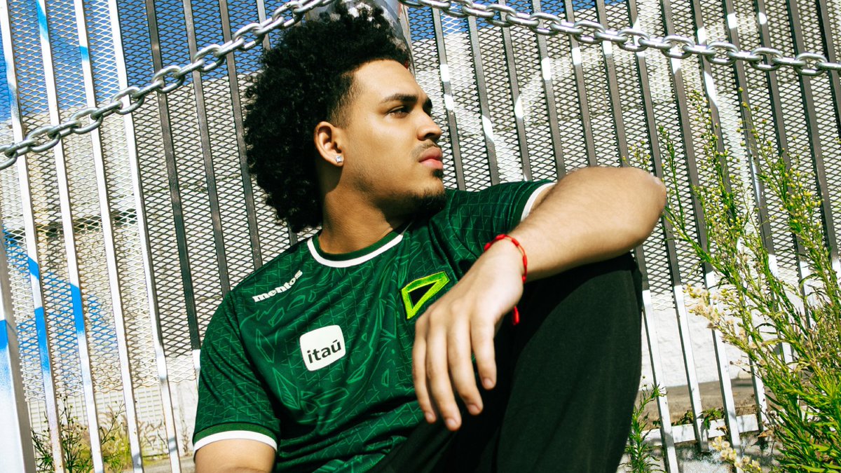 LOUD Virtyy, em participação na stream de Mixwell e LucasRojo:

"Eu vejo ele [Darker] com meu irmão mais novo, é minha jovem promessa, um dos melhores jogadores que eu já vi jogar. Ter ele na minha equipe é um privilégio imenso, me sinto muito confortável com ele. 

Como