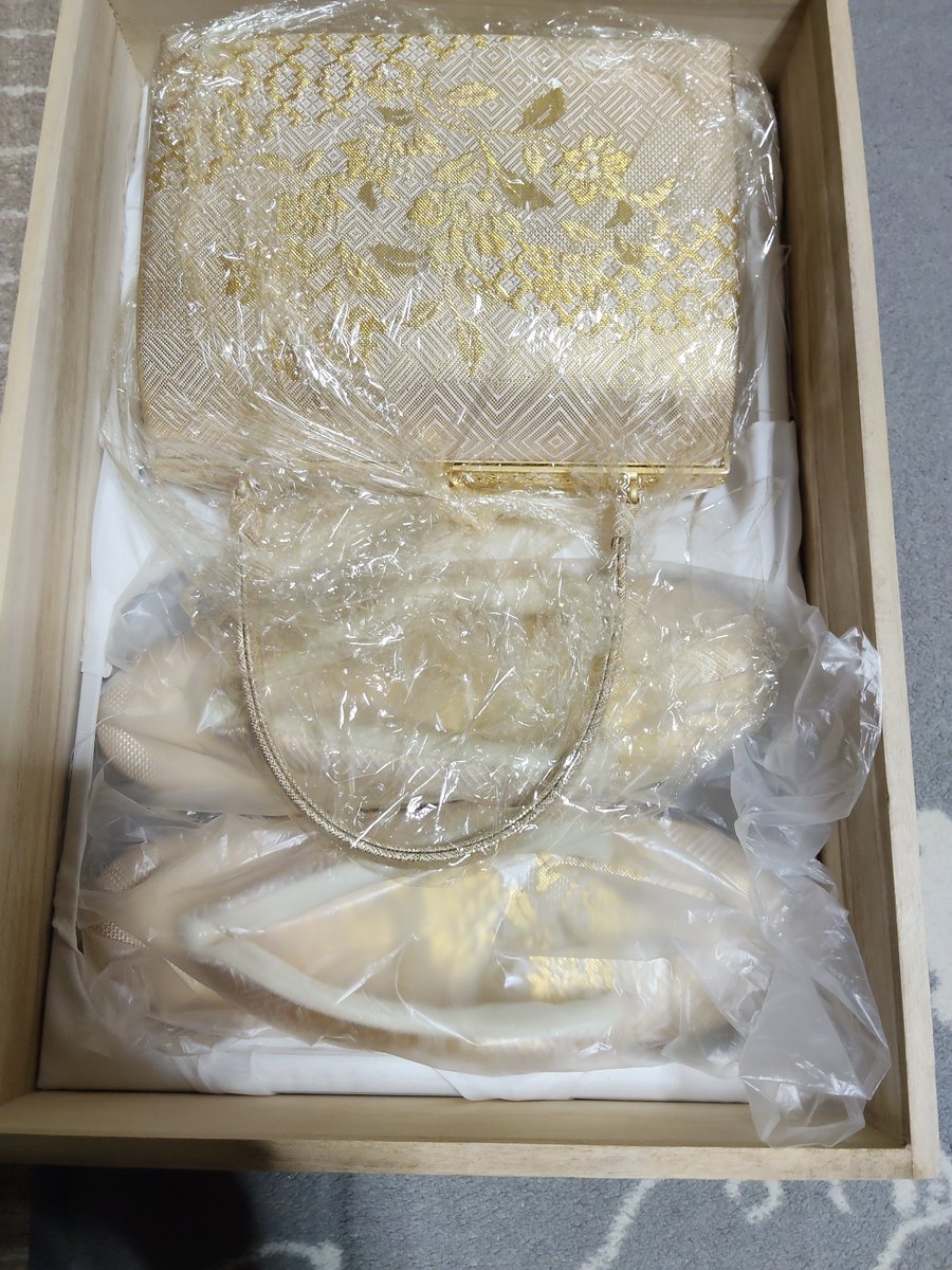 有識者の方だと助かります。骨董品 有識者の方にお聞きしたいのだが 25年前に亡くなった叔父が 展示会の為