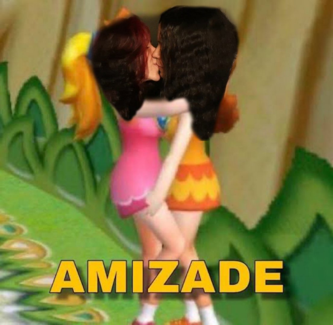 Show da Lady Gaga em Copacabana rolando na tv

Choke e moonkase