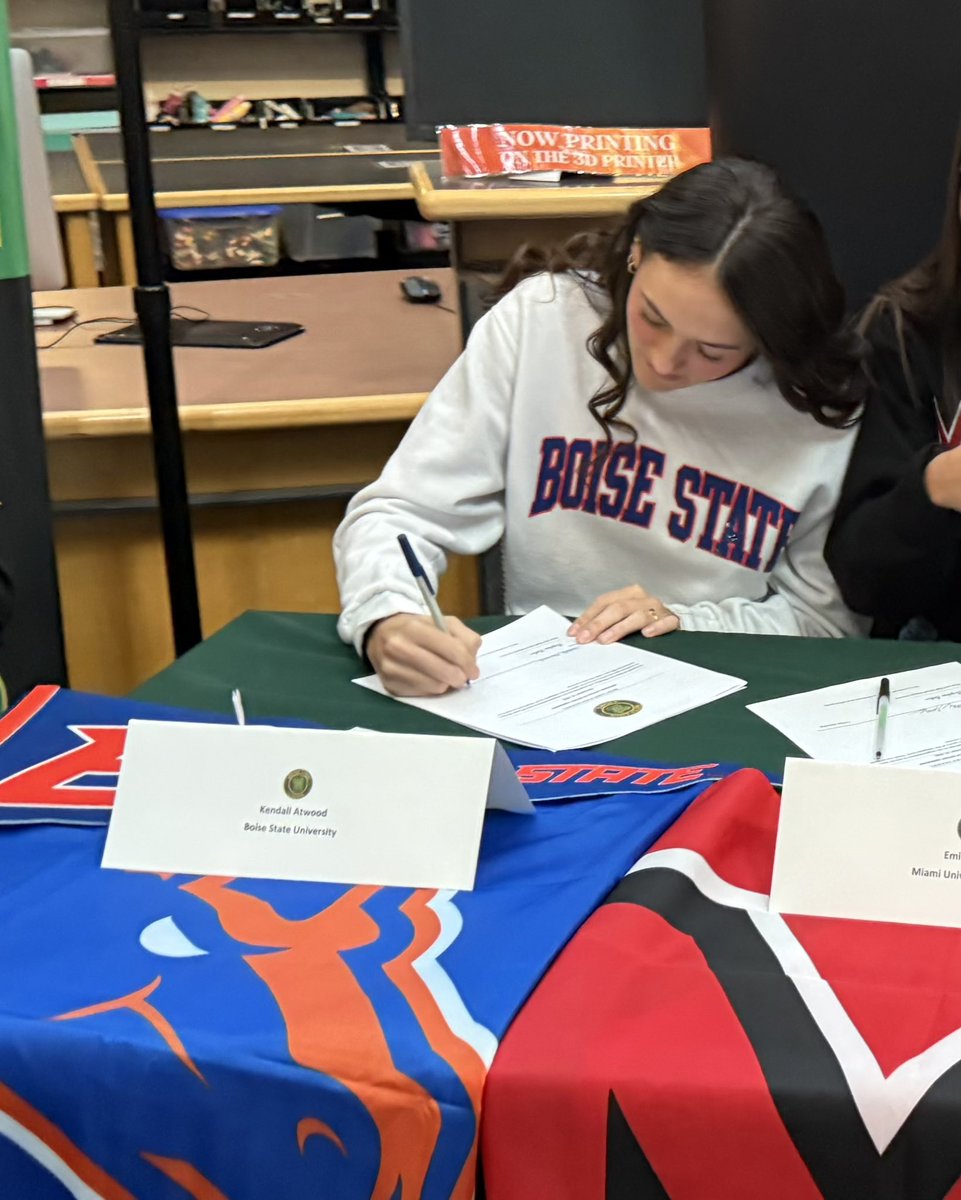 fcleles2026's tweet photo. Signing day was a success for our firecrackers🤍🧨

@negretemia12 @GaelsSoftball 
@hxnguyen2026 @BeaverSoftball 
@haileytoth2026 @TUSBTigers 
@KendallAtwood02 @BroncoSportsSB https://t.co/T8T6X7zndV