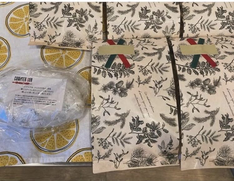 11/25(火)から
シュトレンの店頭販売をします。
価格　¥3564(税込)
ご予約は、店頭にてお一人様１個のみと
させて頂きます。
数に限りがありますのでお早めにどうぞ♬