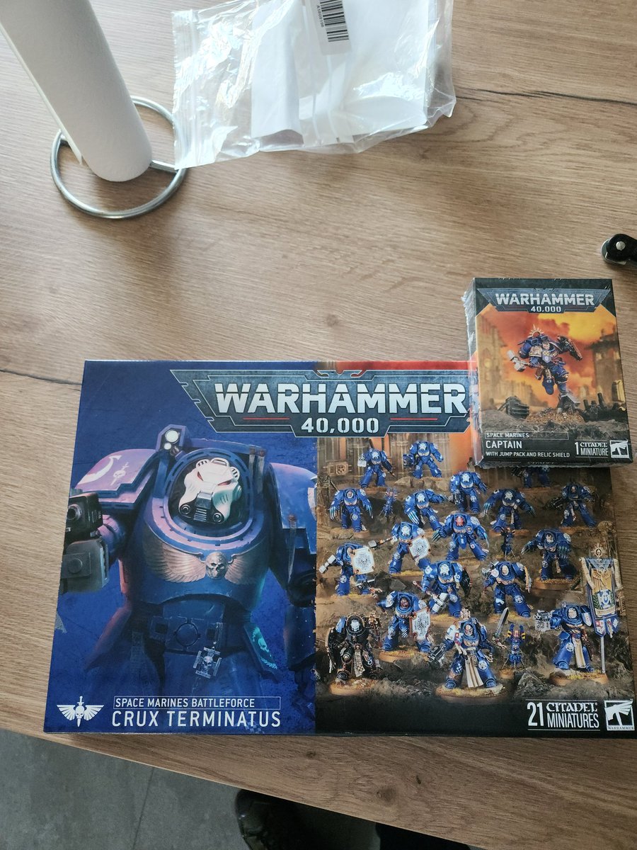 miryamon's tweet image. Achats de novembre, je viens de lacher 200 balles de plus pour la battleforce de noel ...
Heureusement que j'ai de l'argent :,)