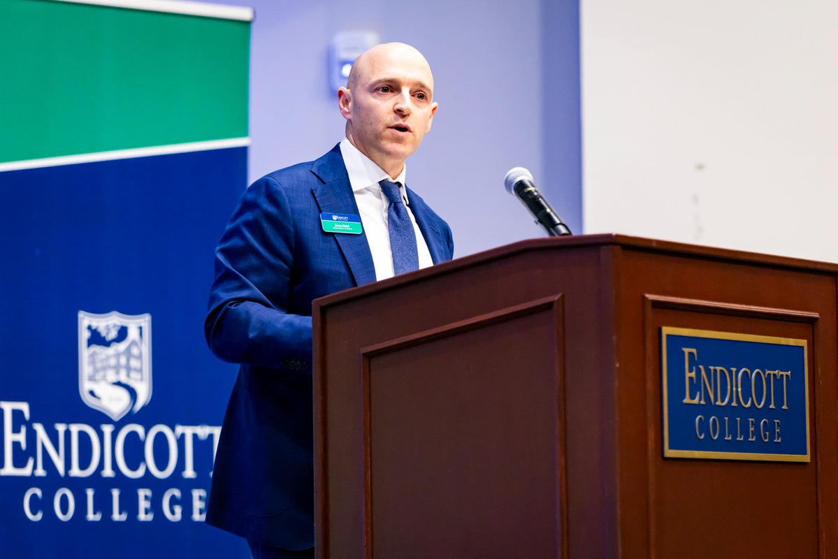 EndicottCollege's tweet image. Thomas Jefferson + the Endicott community = 250 years of history, debate, and some jaw-dropping answers. Thanks to the Endicott Center for Civic Participation (ECCP) for making civic engagement this fun! 🇺🇸

#ThomasJefferson #History #America #College #EndicottCollege