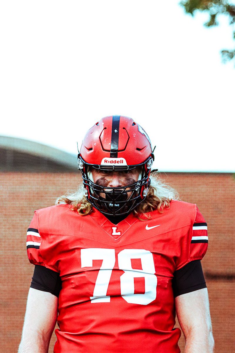 FULL SEASON FILM
6’8” 290 lbs 
Versatile Tackle/Guard
hudl.com/v/2TArMX