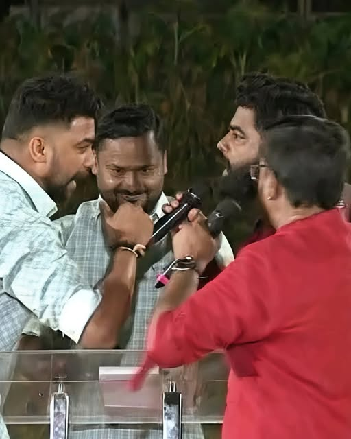 amfleets's tweet image. ഈ ആർഷോ മൊയന്ത് ബിജെപ്പിക്ക്കാരന്റെ കയ്യിൽ നിന്നും ലൈവിൽ അടി മേടിച്ചു . നേതാവിന്റെ അവസ്ഥ ഇതാണേൽ അണി സഖാക്കളുടെ അവസ്ഥ എന്താവും .,?😂😂😂😂