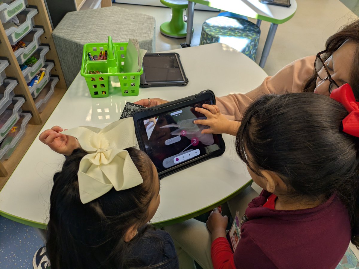 librarian_le20's tweet image. It&apos;s Dino-vember! Ss used @mergeedu cubes to meet some of their favorite dinosaurs and explore the differences between dinos that lived in the air, sea, and land. 🦖
@KinkeadeECS @IrvingLibraries