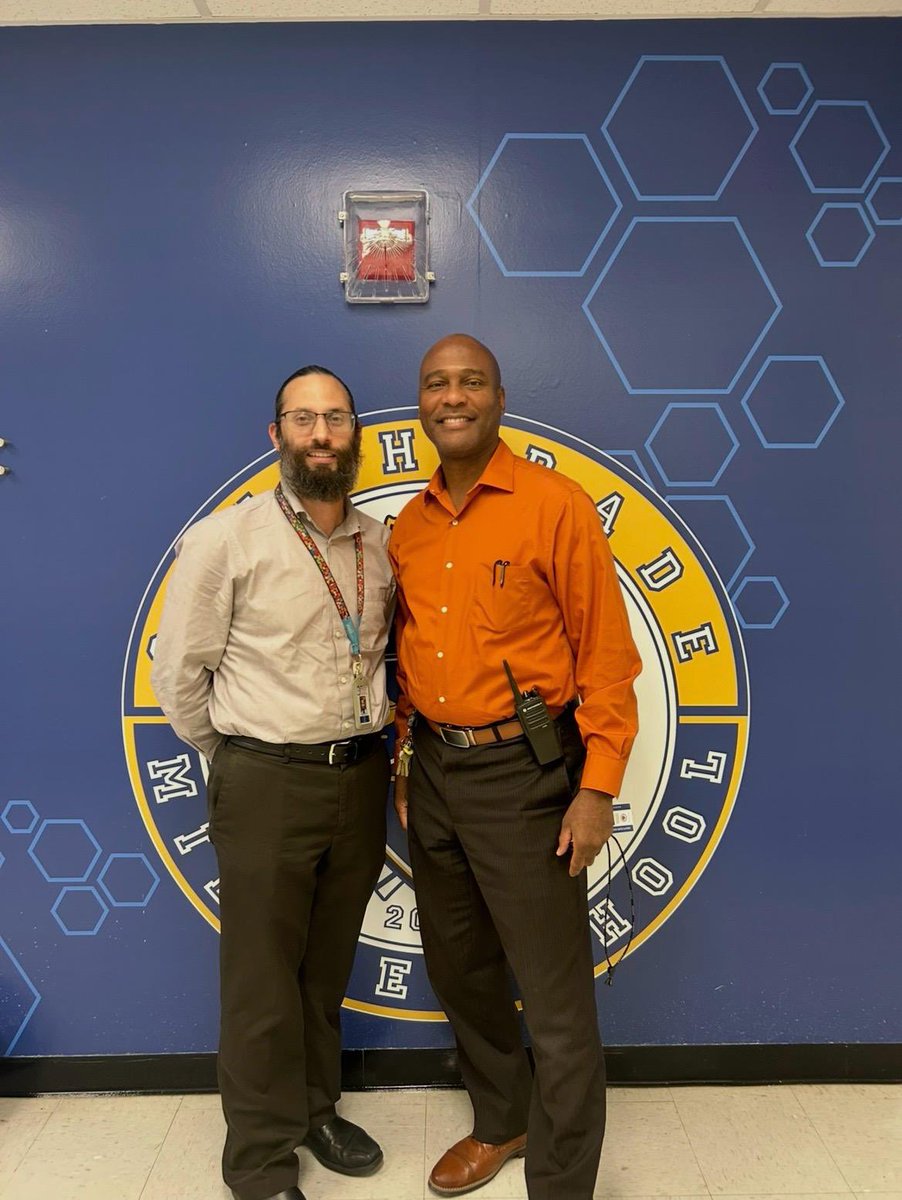 MDCPSSci's tweet image. A big THANK YOU 🙏 from our family to our Administrators representing our beautiful @MDCPS. 

We could not do this without you. ❤️

#YourBestChoiceMDCPS 

@AileenVega123 @WendyForteza @DaneMDCPS @NestorEMarcia @MDCPSSTEAM @AcademicsMDCPS @alexsantoyo75