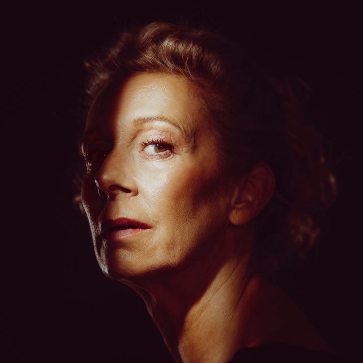 Aquesta senyorassa avui s’ha doctorat en Sagarra i entra a formar part del nostre Olimp. Imperial, <a href="/AngelsGonyalons/">Àngels Gonyalons</a>  I visca la mare que et va parir, <a href="/xalbertig/">xavier albertí</a> !!!