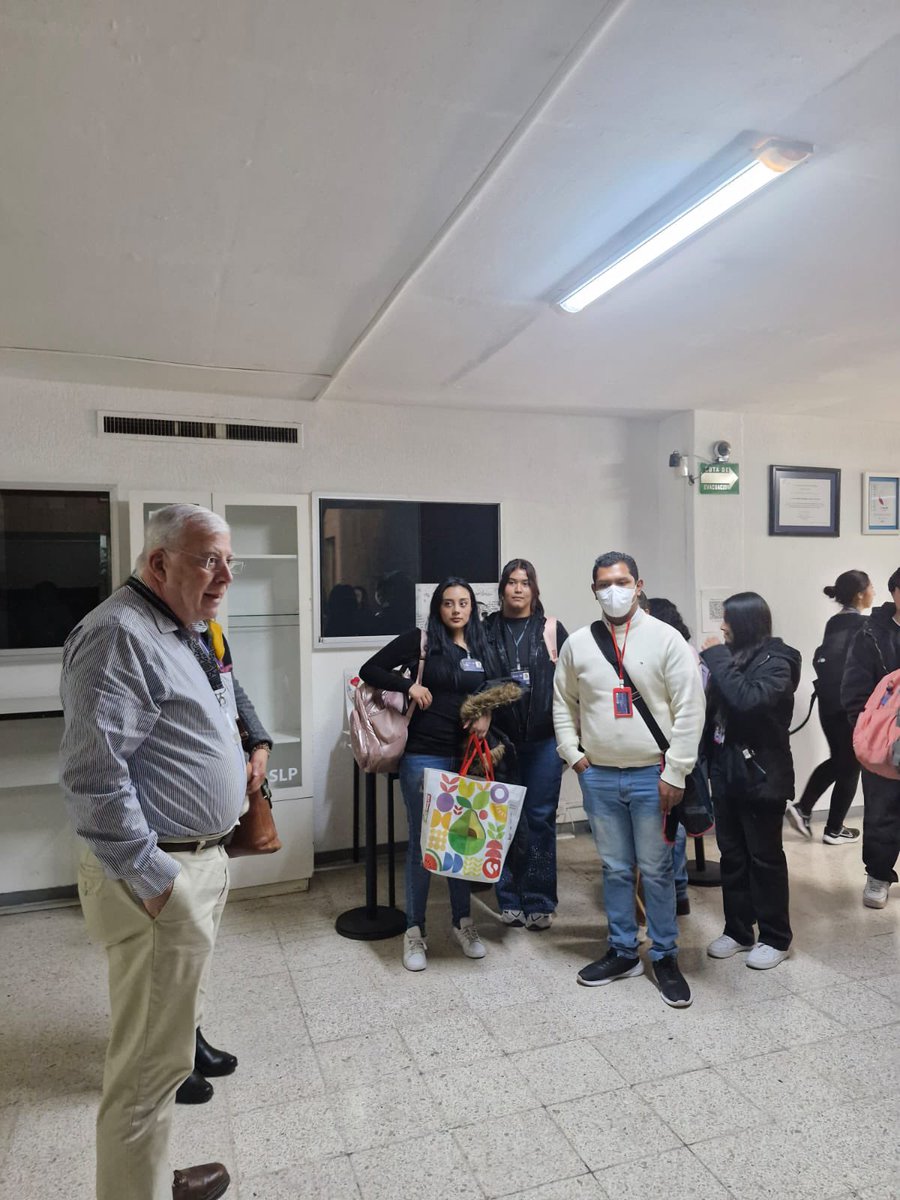👉 Exposición de máscaras realizada como parte de la materia de Desarrollo Humano, impartida por la Mtra. Yadira Palacios.
#UASLPFCA