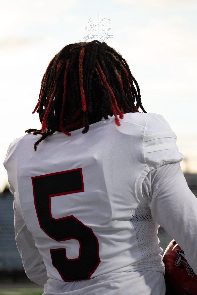 Ryan_Boston2026's tweet photo. 0 offers
0 stars
Recruitment open
6'1 220lb
Linebacker stats:
82 Total Tackles
13 TFLs
5 sacks
2 forced fumbles
1 interception
Starting both ways
@CoachMcNutt @PrepRedzone @EDGYTIM @AllenTrieu https://t.co/YMs8fJFZli