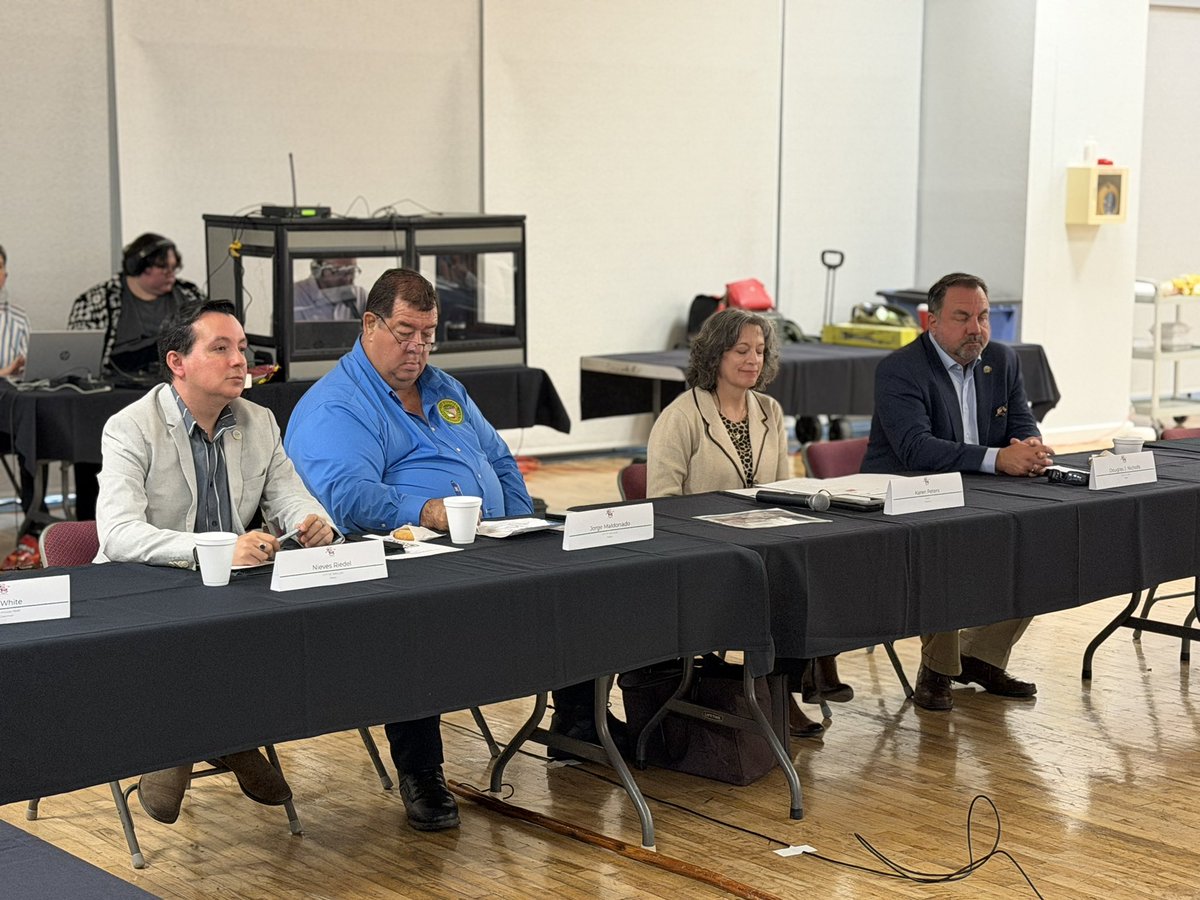 LuisOnTheBorder's tweet photo. Thank you Director Peters and the @ArizonaDEQ team for hosting #Border2025 meeting at the @CocopahTribe facilities. Binational coordination on environmental issues is critical to ensure a sustainable future for our shared🇺🇸🇲🇽 border region. Look at all the issues in the last pic. https://t.co/q7292Ce72G