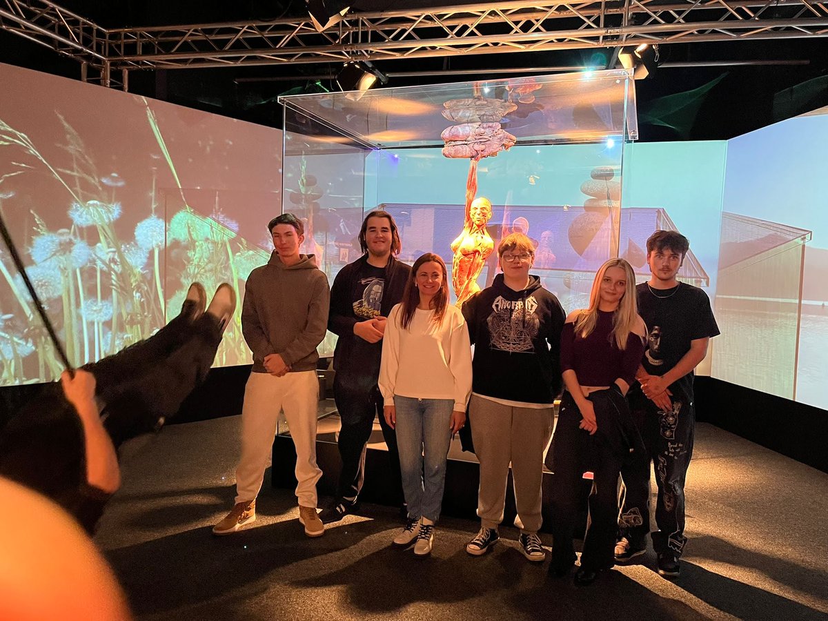 KolinSps's tweet image. ✨ Technické lyceum vyrazilo do světa vnitřní krásy našeho těla! Na výstavě BODY WORLDS jsme prolomili hranice běžného pohledu na tělo a vydali se na objevnou cestu lidským tělem.  
#technickelyceum #bodyworlds  #scienceisfun 
#strojarinajejistabudoucnost #spsko #strojarnakolin