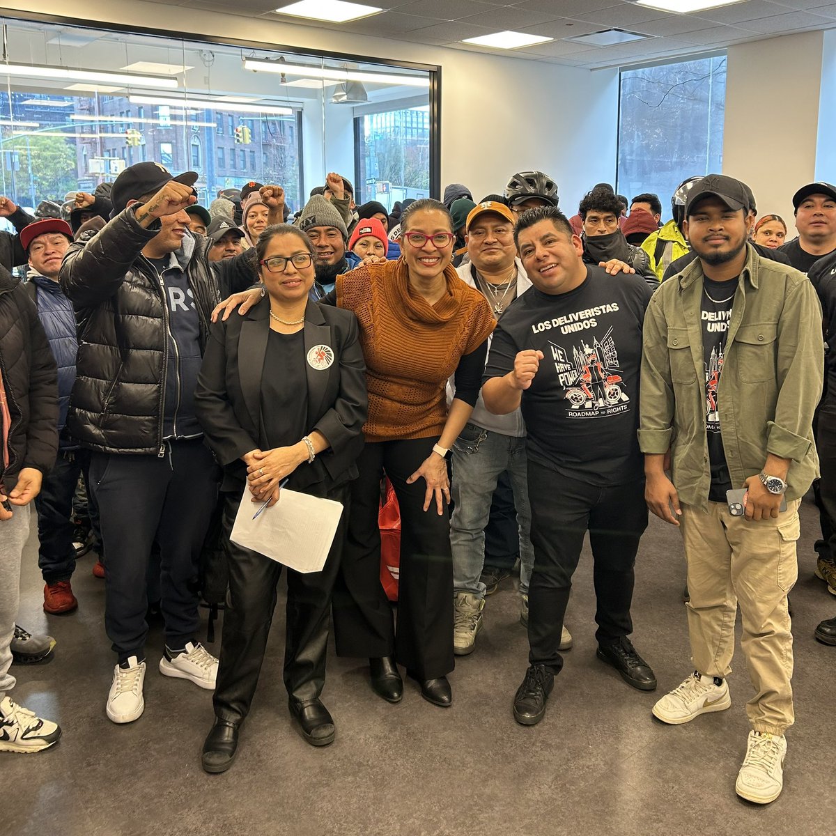 helloDCWP's tweet image. Today shows how we continue to fight for workers and win!
 
We’re proud to deliver checks to Relay delivery workers who had their rights violated. 
 
We urge delivery workers to know their rights and report complaints to us at nyc.gov/workers  
 
#ProtectWorkers