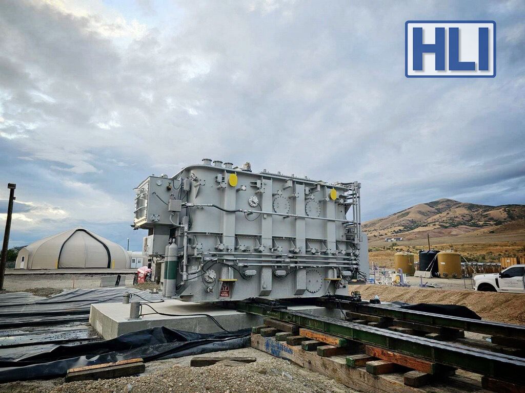 HLI_rail's tweet image. A scenic setting for a precise operation. Proud of our team for safely delivering this transformer!

#HeavyHaul #HeavyTransport #OversizeLoad #ProjectCargo #HeavyEquipment #HeavyEquipmentOperators #PowerTransformer #IndustrialTransport #Precision #Teamwork #MountainViews