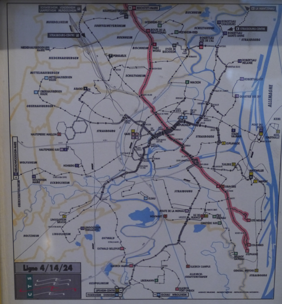 Pi_Eye_'s tweet photo. 🇫🇷 Strasbourg : à l'occasion de l'extension du Tram F, la ligne 4 va disparaître
Elle fut créée en 1908 entre la Gare et le Neuhof
En 1937, elle devient la ligne 4/14 (puis 4/14/24) reliant Hœnheim au Neuhof
Le 30/04/1960 elle fût la dernière ligne desservie par les anciens trams https://t.co/GnGGyJFISy