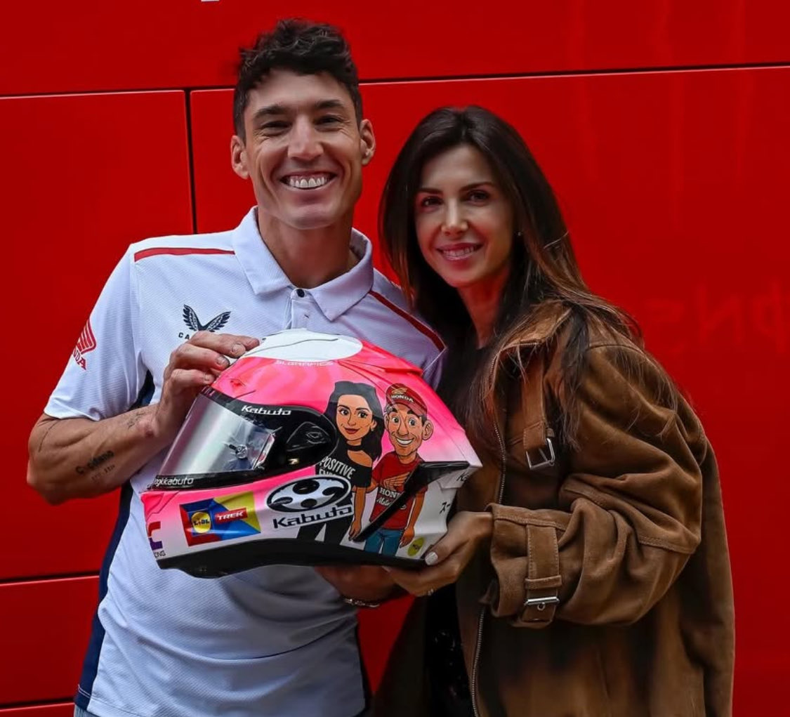 SLGrafics's tweet image. Special @OGK_KABUTO helmet for @AleixEspargaro to honour his wife this weekend! 🫶🏼 #slgrafics #espargaro #motogp #helmetdesign