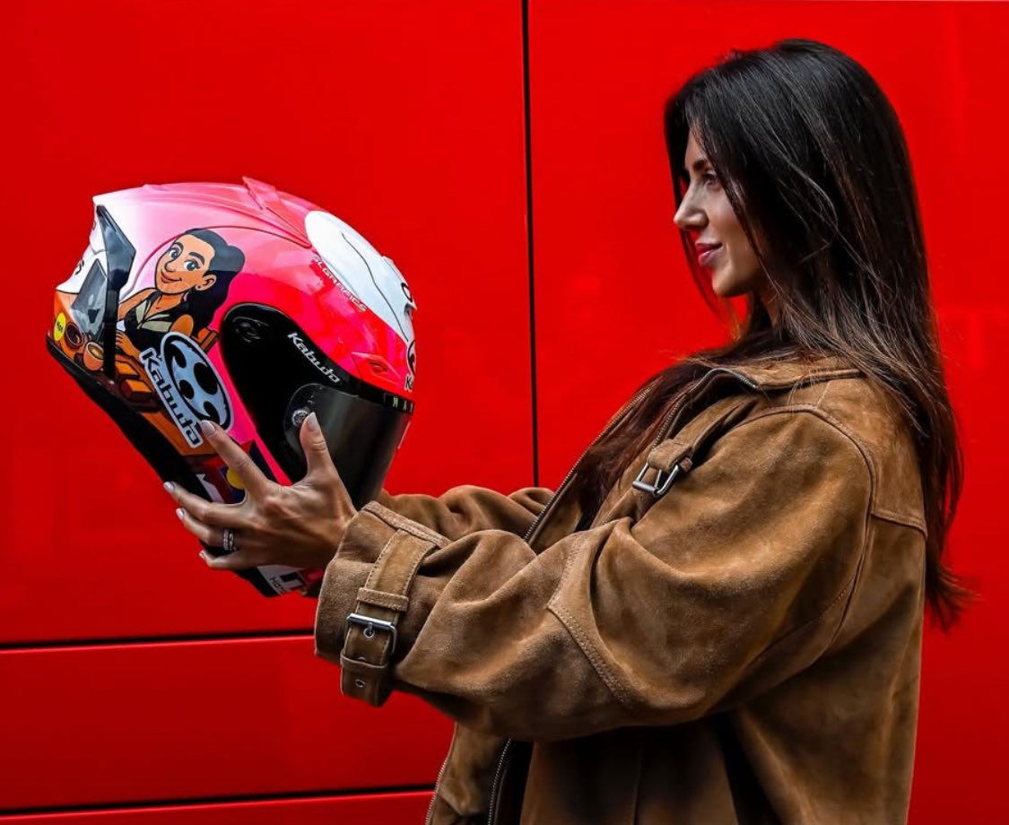 SLGrafics's tweet image. Special @OGK_KABUTO helmet for @AleixEspargaro to honour his wife this weekend! 🫶🏼 #slgrafics #espargaro #motogp #helmetdesign