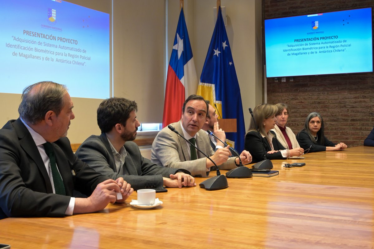 🟠🔵NOTICIAS| PDI presenta innovador proyecto para mejorar la seguridad de #Magallanes: el Sistema de Identificación Biométrica #ABIS

🫱🏼‍🫲🏾Esta tecnología permitirá identificar por sus rostros, huellas dactilares y voces, a quienes entren a la región

Info👉🏽shorturl.at/XPbMq