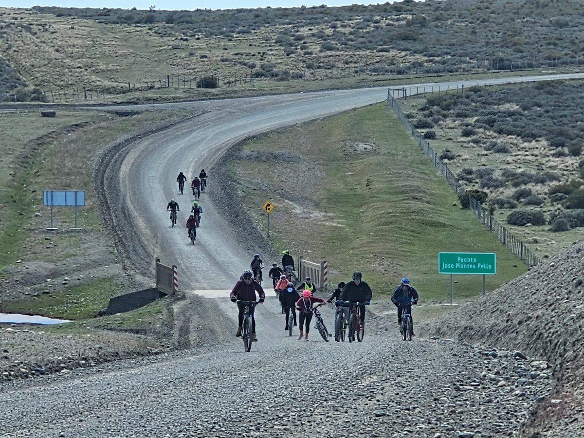 La comuna de Río Verde fue escenario de la primera versión de la Cicletada Escolar “Pedalea y Aprende”, iniciativa organizada por la Escuela Bernardo de Bruyne G-33 junto a la Posta de Salud Rural “Germán Saldivia Teneb”. tinyurl.com/2w7nsfz5