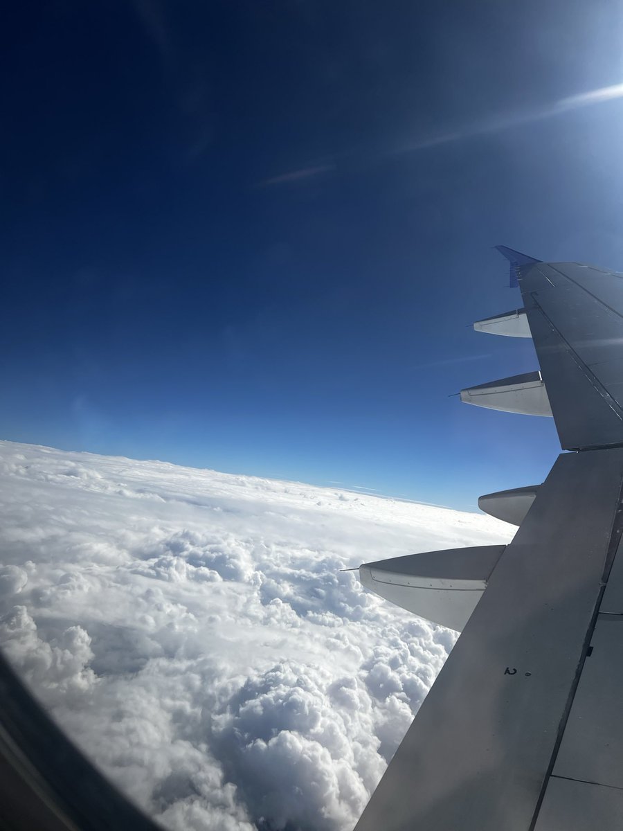 fawninglilly's tweet photo. jumping out to lay down on the clouds like they're soft pillows and eating them like a cotton candy is my burbank mountain https://t.co/bvWqIxC2Uh