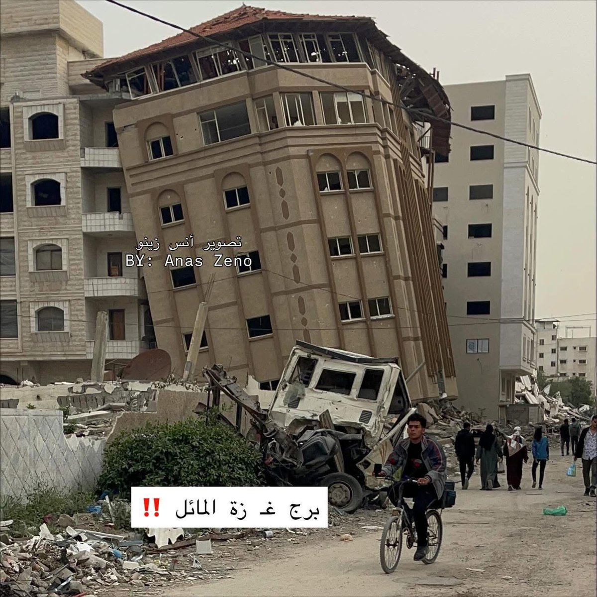 Basem_gaza1988's tweet image. إسماعيل ابو طير لما تدخل بنت المساحة و يقولها &quot;ممكن تحتويني ؟؟!!&quot;