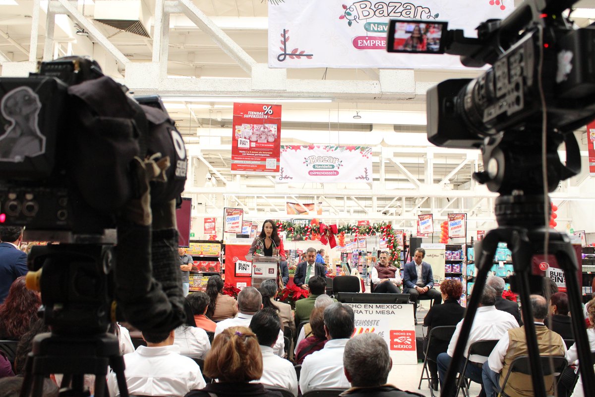 TUSUPERISSSTE's tweet image. Dimos inicio al #BuenFinSUPERISSSTE con el banderazo de salida, el corte de listón del Bazar Navideño #EMPRENDISSSTE y la celebración del 49° aniversario de la Tienda #SUPERISSSTE Villa Coapa. 🎉

Nos acompañaron la Directora de Tiendas #SUPERISSSTE, @DuniaLudlow; el…