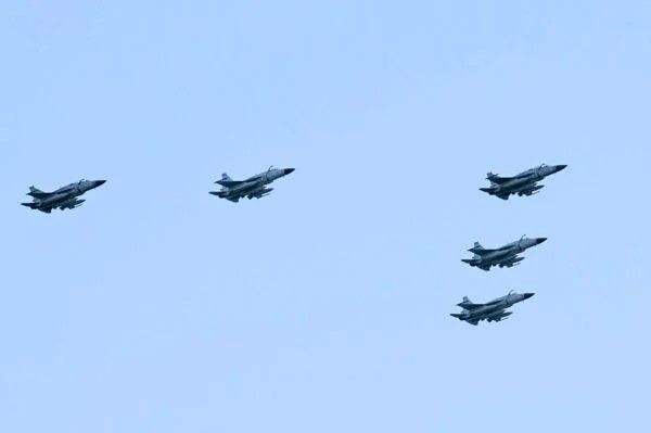 PakChinaToday's tweet image. The JF-17 Block III, featuring AESA radar &amp;amp; advanced avionics, is now officially flying with the Azerbaijani Air Force. This 4.5-gen fighter acquisition is a generational leap, replacing older platforms and boosting regional air superiority. 
​ #JF17Thunder #MilitaryTech #AESA…