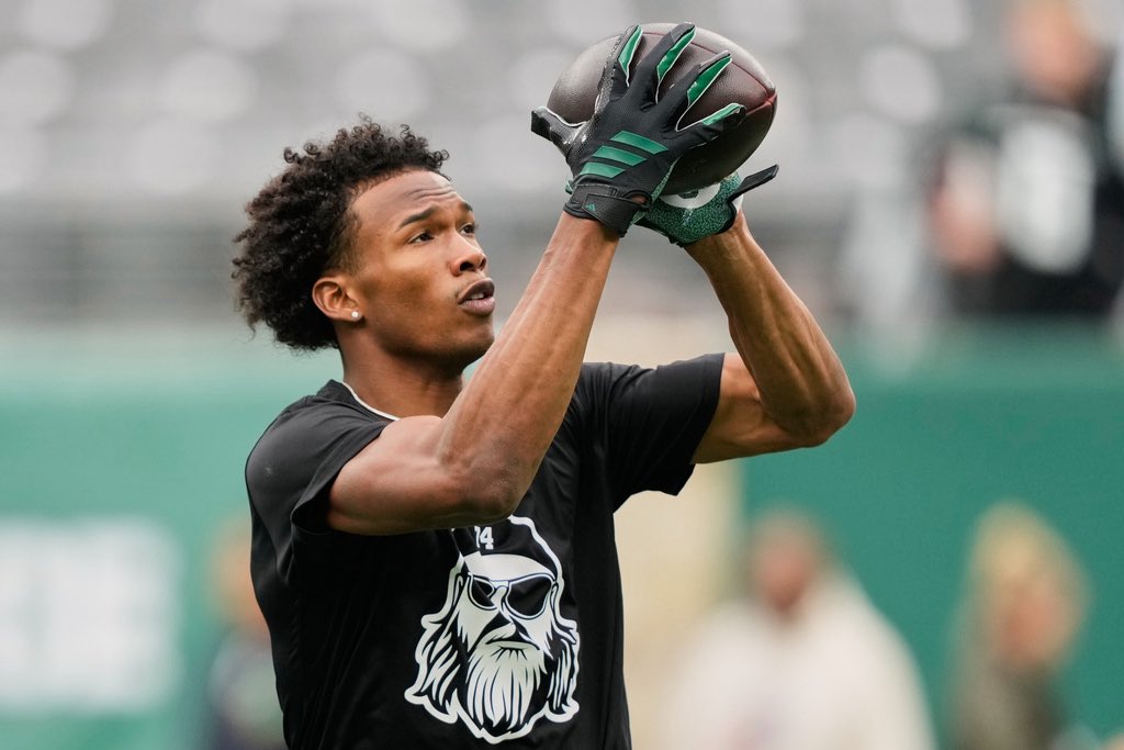 RapSheet's tweet image. The #Jets have placed standout WR Garrett Wilson on Injured Reserve because of the aggravation of a previous knee injury. He’s out tonight vs the #Patriots and three additional games.