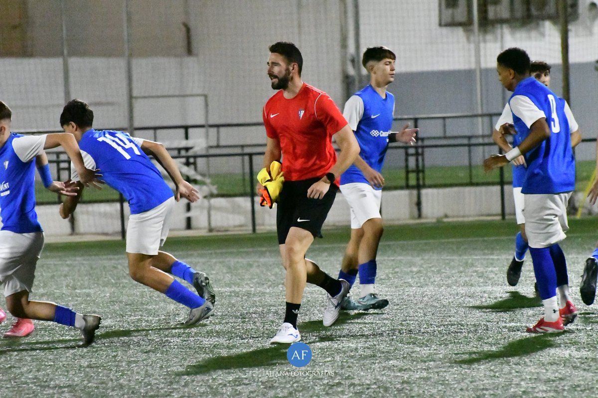 belizon92's tweet photo. Lanzarme a la preparación física del equipo de fútbol ⚽ juvenil de la escuela bahia @_CDSanFernando ha sido la chispa que necesitaba para hacerlo con pasión.

Entrenar sin dirección, solo te desgasta, no suma.

🧠 No hay viento favorable para quien no sabe a dónde va - Sócrates. https://t.co/pH0d8dXEln
