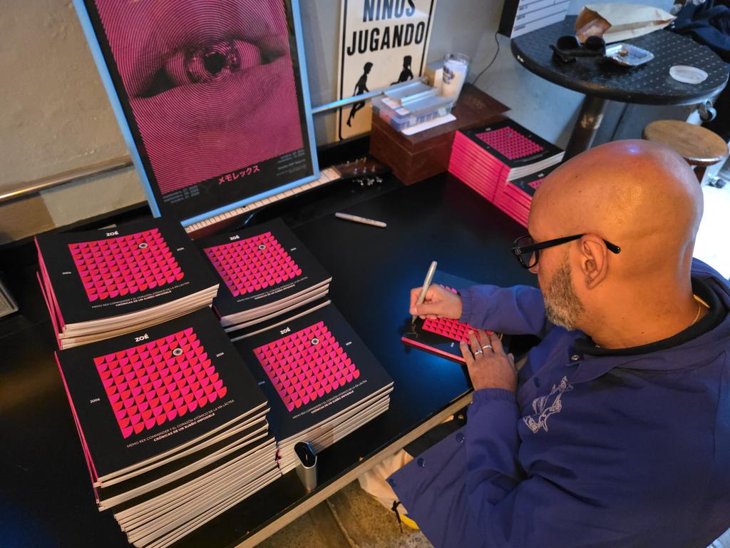 No olvides visitar nuestros stands de merch en el Estadio GNP  💖