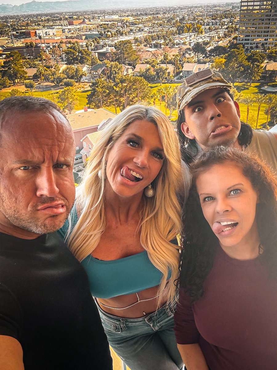 Let’s get this DCon party started <a href="/RealRandyChavez/">Randy Chavez ⭕</a> <a href="/VeVeFamBam/">VeVeFamBam 💙⭕</a> <a href="/veve_official/">VeVe | Digital Collectibles</a>