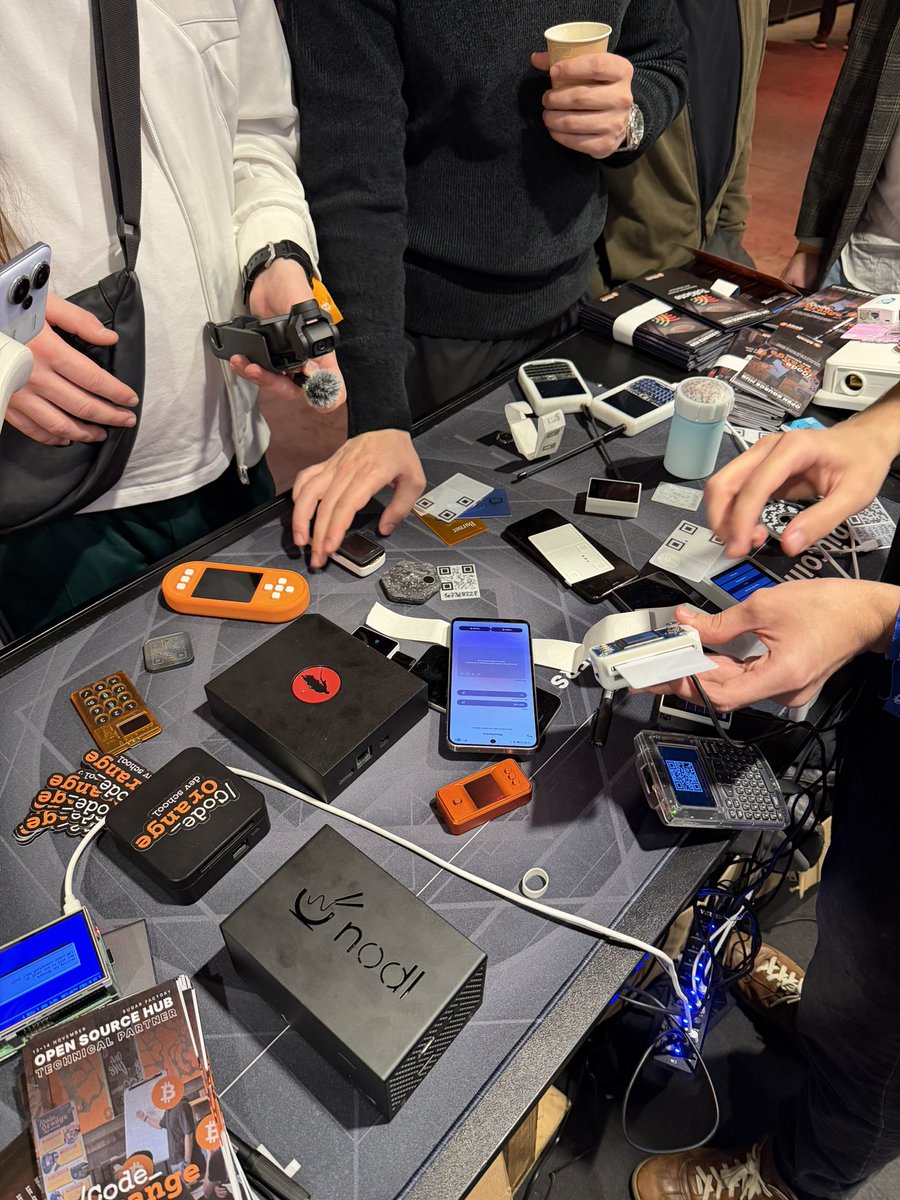CodeOrangeDevs's tweet image. Meet us again tomorrow at the @BitcoinConfEUR Open Source Hub 🙌