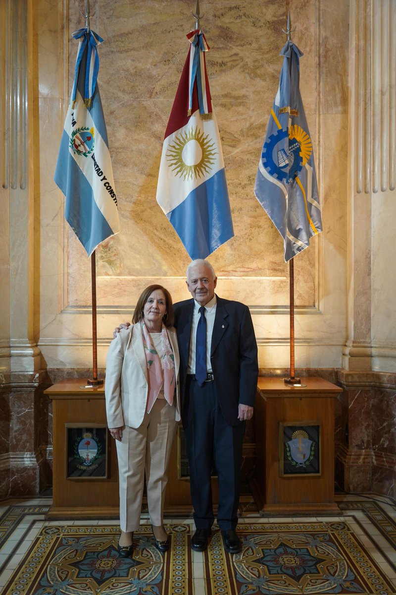 alevigo's tweet image. Este miércoles distinguimos en el @SenadoArgentina al infectólogo y epidemiólogo cordobés, Dr. Hugo Pizzi. 

Con convicción, propuse su candidatura para la Mención de Honor “Valor Científico – Edición 2025”, en reconocimiento a su trayectoria y al aporte fundamental que realizó…