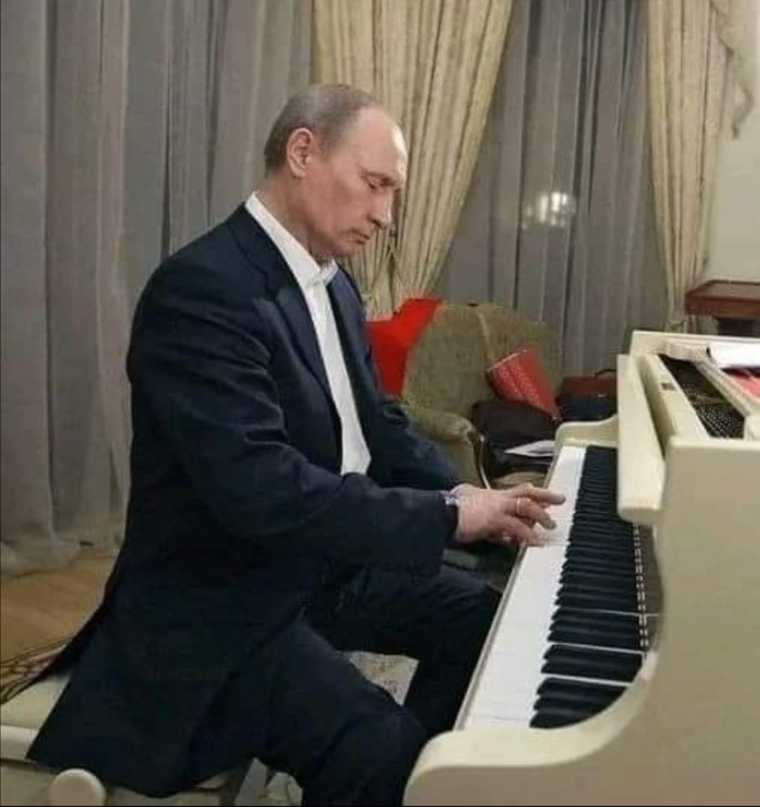 DelphineSankara's tweet image. 🛑Russie🇷🇺/En 2014, le Président #Poutine avait déclaré : Je n&apos;ai pas besoin de faire la guerre à la France🇫🇷. 

Il suffit d&apos;aider l&apos;#Afrique francophone à se libérer et la France🇫🇷 tombera toute seule.&quot; N&apos;est-ce pas le cas avec l&apos;AES🇲🇱🇧🇫🇳🇪 ? 

La Lutte Continue...