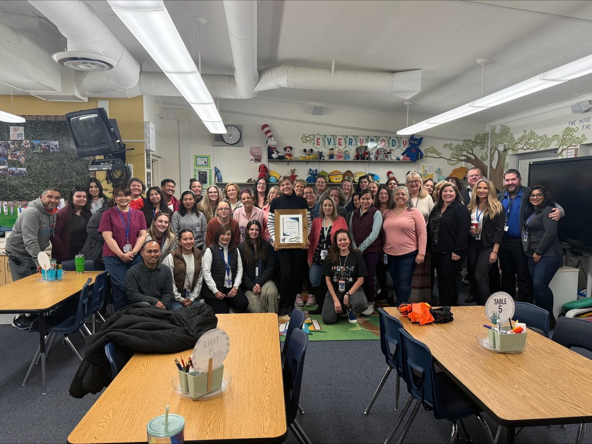 WashoeSchools's tweet image. Congratulations to Stead Elementary School!

Chief Academic Officer Don Angotti and Area Superintendent Sara Cunningham visited Stead Elementary to celebrate incredible academic growth. 

Congratulations, High Flyers! We are #WCSDproud of you!