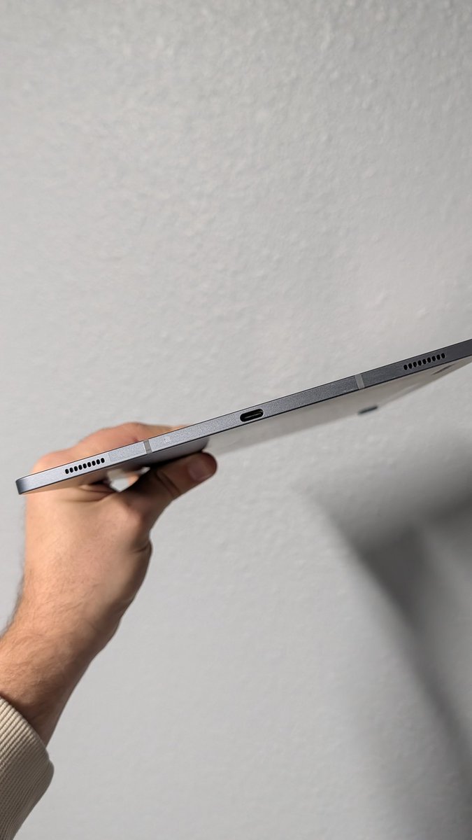 DigestAndroid's tweet image. Fire Sale 🔥 Samsung Galaxy Tab S10 Plus - $400.  FINAL price drop. An insane price! This tablet is normally around $600 used. Selling for $400 because of some deeper scratches. Normally not visible while using but the scratches can be seen in certain lighting. Paypal f&amp;amp;f US only