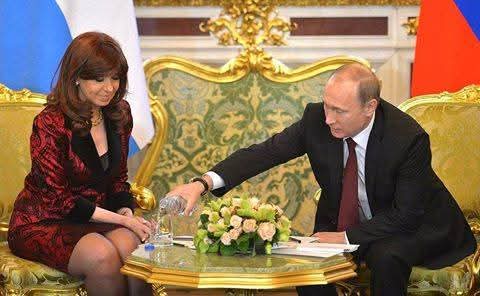 DelphineSankara's tweet image. 🛑Qui a dit que le Pouvoir corrompt ?

Mes respects au président #Poutine. En plus de son pouvoir d’homme le plus puissant de la planète, il est galant avec les femmes, surtout d&apos;aussi belles...

Les médias-menteurs @FRANCE24, @CNN ne vous montreront jamais cette image....