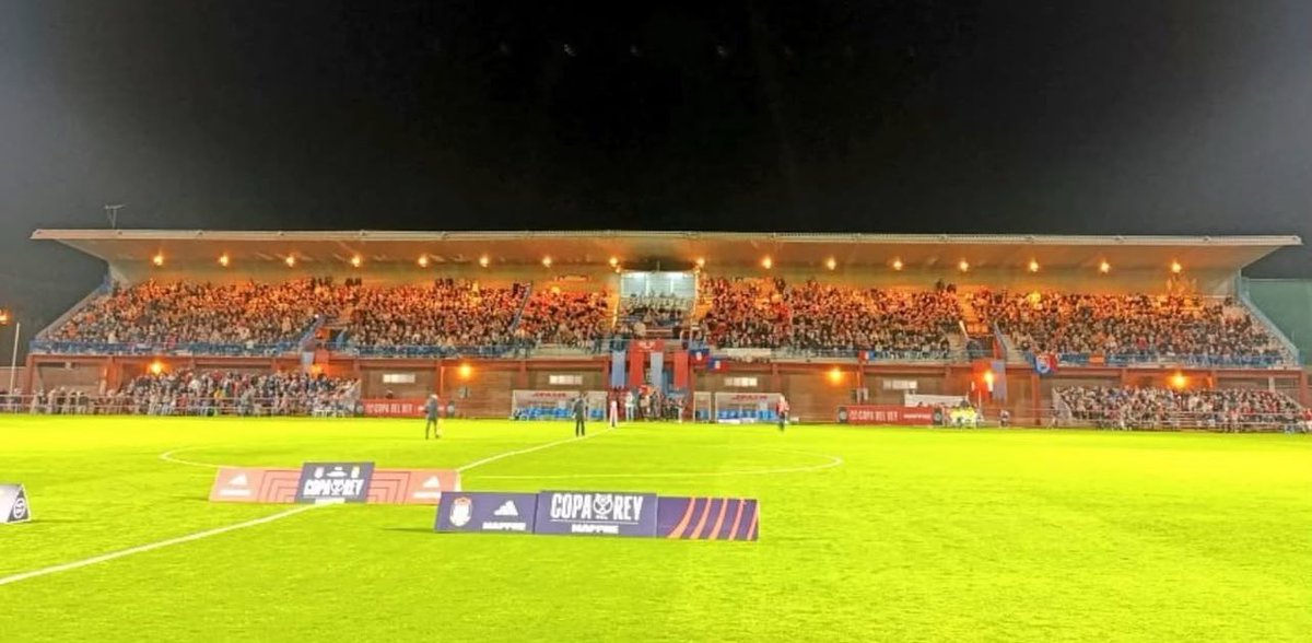 Me piden que comparta esta petición por Ávila y el <a href="/RealAvilaCF/">Real Ávila CF</a>. Tienen un estadio, el Adolfo Suárez, que está muy deteriorado y cada vez presenta más deficiencias sumado a proyectos que nunca vieron luz como aquel de 2018. 

La gente, ya cansada, pide a las autoridades