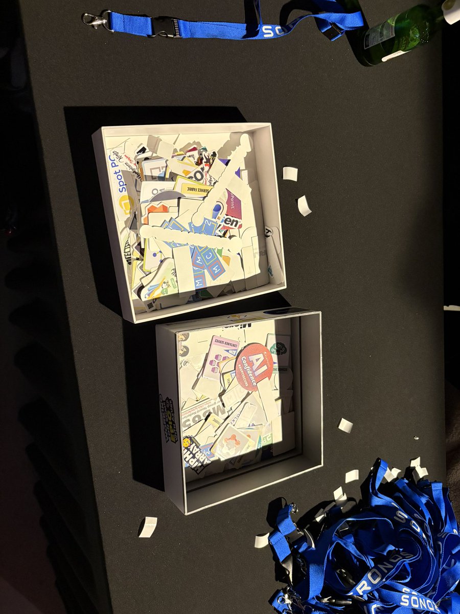 ErikMoreau's tweet image. Stickers by @MyStickerbox present at @mc2mcbe evening &apos;MC2MC Live: Transformers of the Digital Age&apos;