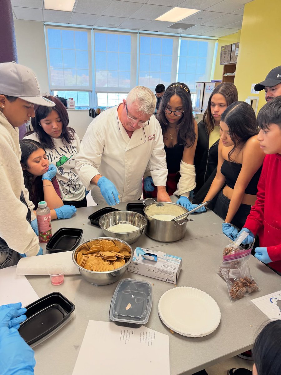 SuptCheng_CIOB's tweet image. Sweet success at PAIHS! 🍫👩‍🍳 Students became pastry chefs in the Baking Workshop, making Tarta de la Abuela and crunchy Chocolate Rocks that vanished fast. A day full of teamwork, laughter, and chocolate smiles! #PAIHS #StudentLife #SweetMoments #HandsOnLearning @NYCSchools